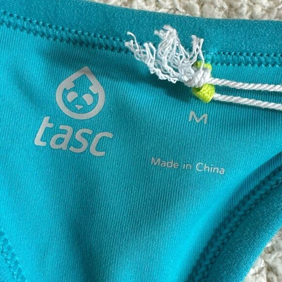 Tasc Tank Top Womens Size Medium Sculptive  Racer Back built in Bra Capri New - Picture 11 of 14